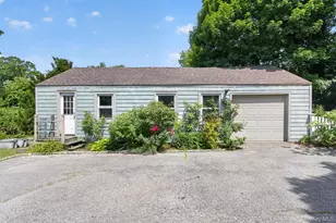 55 Pershing Ave, Locust Valley, NY 11560 - Photo 25