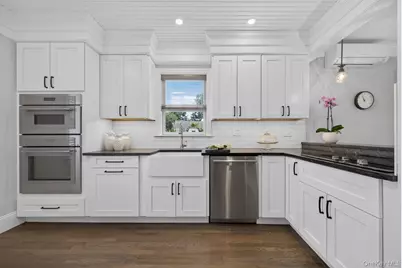 55 Pershing Avenue, Locust Valley, NY 11560 - Photo 9
