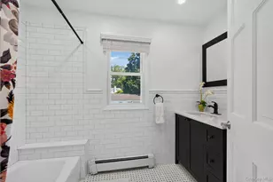 55 Pershing Ave, Locust Valley, NY 11560 - Photo 17