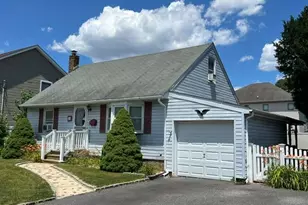 18 Plymouth Rd, Massapequa, NY 11758 - Photo 3