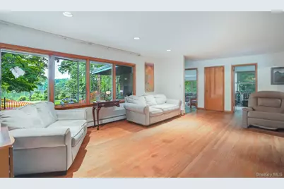 142 Westchester Avenue, Buchanan, NY 10511 - Photo 11