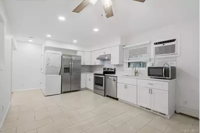[Address not provided], Lindenhurst, NY 11757 - Photo 3