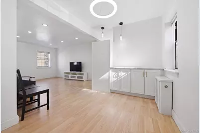7837 Main Street #2D, Flushing, NY 11367 - Photo 3
