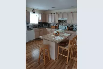 5127 Village Circle E, Manorville, NY 11949 - Photo 9