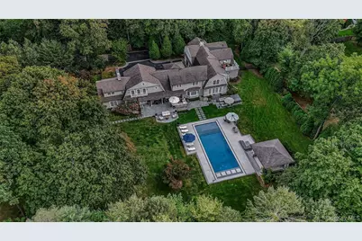 192 Burtis Lane, Muttontown, NY 11791 - Photo 1