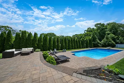 320 Peconic Avenue, Medford, NY 11763 - Photo 33