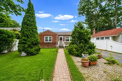 136 Sioux Street, Ronkonkoma, NY 11779 - Photo 3