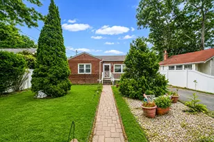 136 Sioux St, Ronkonkoma, NY 11779 - Photo 3