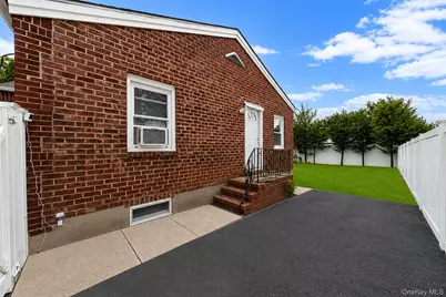 136 Sioux Street, Ronkonkoma, NY 11779 - Photo 17