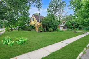 125 Baker Hill Rd, Great Neck, NY 11023 - Photo 19
