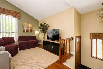 47 Stanley Circle, New York, NY 10308 - Photo 5