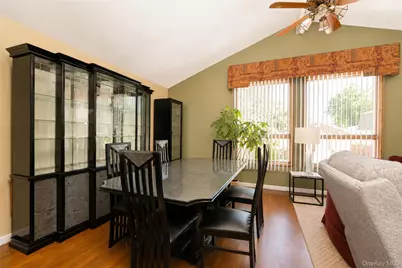 47 Stanley Circle, New York, NY 10308 - Photo 7