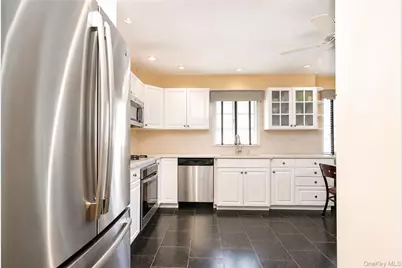 47 Stanley Circle, New York, NY 10308 - Photo 11