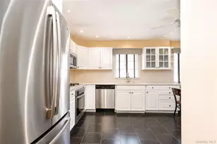47 Stanley Cir, New York, NY 10308 - Photo 11