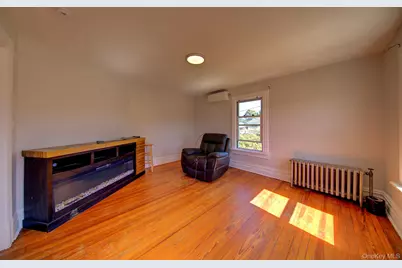 1250 Woodfield Road #2, Rockville Centre, NY 11570 - Photo 3