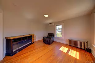 1250 Woodfield Rd, Rockville Centre, NY 11570 - Photo 3