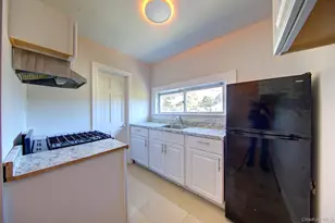 1250 Woodfield Rd, Rockville Centre, NY 11570 - Photo 7