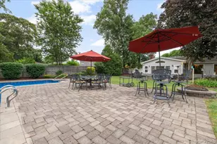 39 Merrivale Dr, Smithtown, NY 11787 - Photo 37