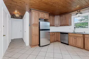 131 Huntsbridge Rd, Yonkers, NY 10704 - Photo 11