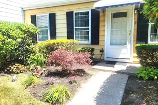 9 Freedom Ln, Coram, NY 11727 - Photo 19