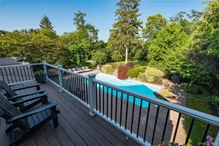 9 Crick Holly Ln, East Islip, NY 11730 - Photo 23