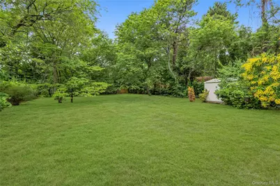 1580 N Gardiner Drive, Bay Shore, NY 11706 - Photo 17