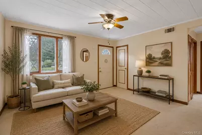 1580 N Gardiner Drive, Bay Shore, NY 11706 - Photo 7