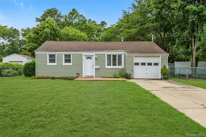 1580 N Gardiner Drive, Bay Shore, NY 11706 - Photo 1