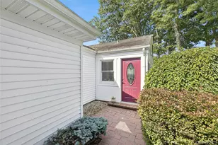 4 Flair Way, Coram, NY 11727 - Photo 19