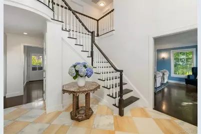 275 Main Street, Westhampton Beach, NY 11978 - Photo 15
