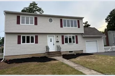 381 N Clinton Avenue, Lindenhurst, NY 11757 - Photo 3