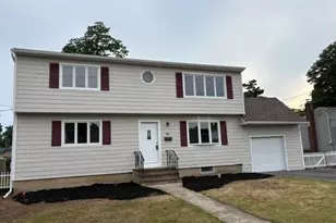381 N Clinton Ave, Lindenhurst, NY 11757 - Photo 3