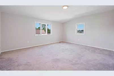 381 N Clinton Avenue, Lindenhurst, NY 11757 - Photo 17