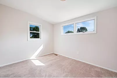 381 N Clinton Avenue, Lindenhurst, NY 11757 - Photo 19