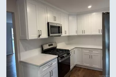 381 N Clinton Avenue, Lindenhurst, NY 11757 - Photo 7