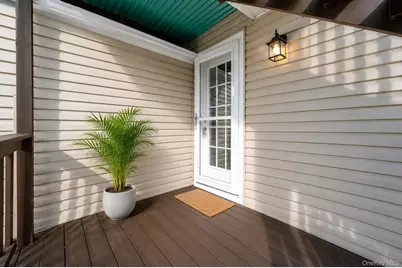 381 N Clinton Avenue, Lindenhurst, NY 11757 - Photo 23