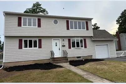381 N Clinton Avenue, Lindenhurst, NY 11757 - Photo 1