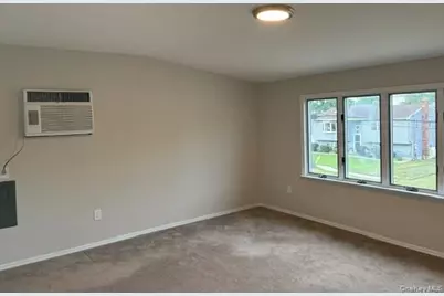 381 N Clinton Avenue, Lindenhurst, NY 11757 - Photo 29