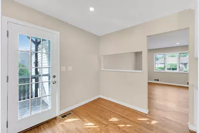 381 N Clinton Avenue, Lindenhurst, NY 11757 - Photo 15