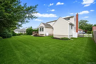 381 N Clinton Ave, Lindenhurst, NY 11757 - Photo 25
