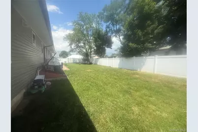 32 Bedford Street, Copiague, NY 11726 - Photo 11