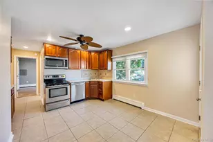 21 Horn Ln, Levittown, NY 11756 - Photo 5