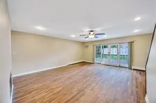 21 Horn Ln, Levittown, NY 11756 - Photo 13