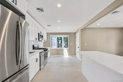 14 Stanley Place, Hauppauge, NY 11788 - Photo 13