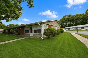 258 Newcastle Ct, Ridge, NY 11961 - Photo 3