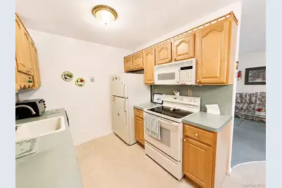 258 Newcastle Court #F, Ridge, NY 11961 - Photo 9