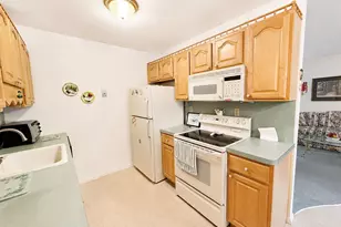 258 Newcastle Ct, Ridge, NY 11961 - Photo 9