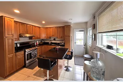 36 Earle Place, New Rochelle, NY 10801 - Photo 9