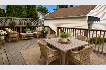 42 Whitney Avenue, Syosset, NY 11791 - Photo 33