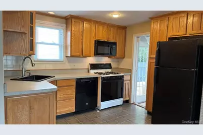42 Whitney Avenue, Syosset, NY 11791 - Photo 21